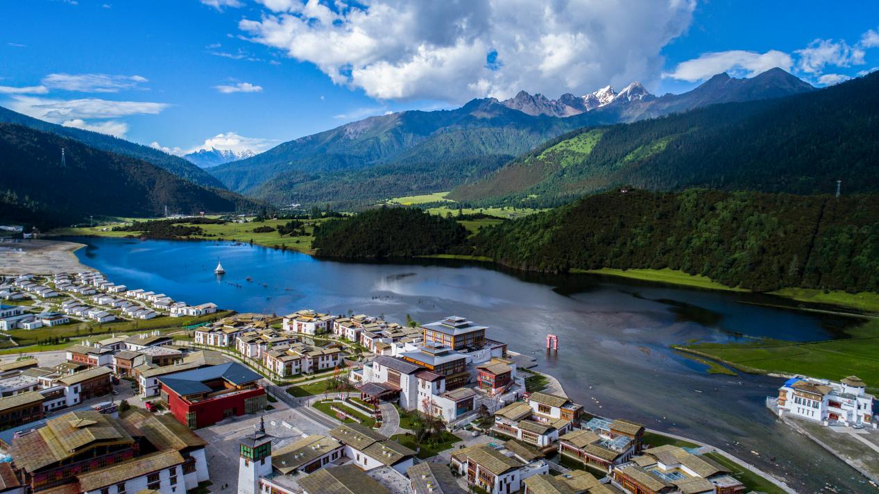 鲁朗小镇
